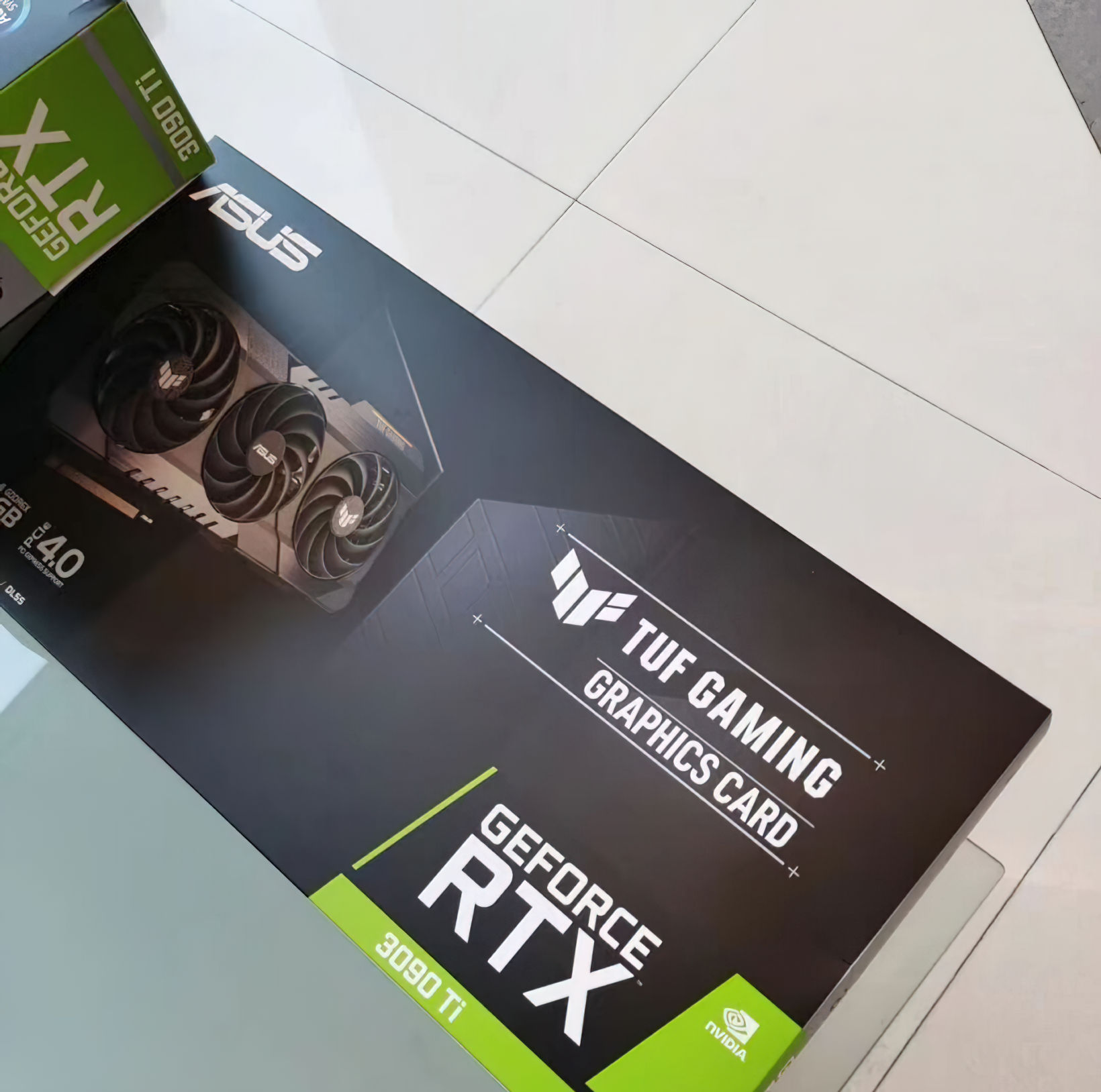 В сети появилось первое фото топовой видеокарты NVIDIA RTX 3090 Ti