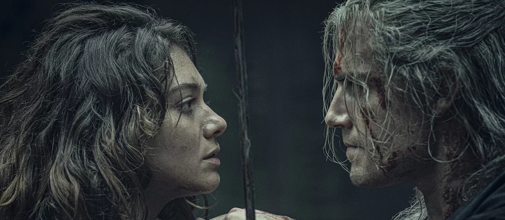 Косплеерша в образе Ренфри из «Ведьмака» показала совместные фото с Генри Кавиллом