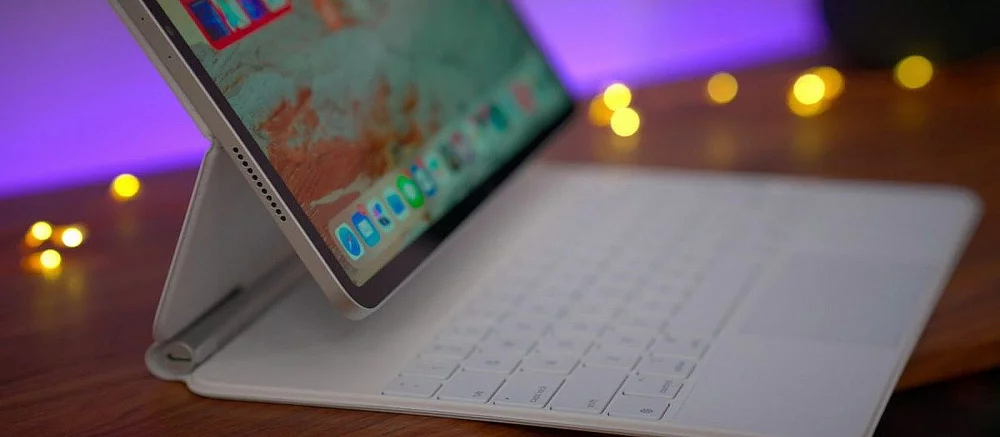 По слухам, Apple готовит огромный iPad, который можно повесить на стену