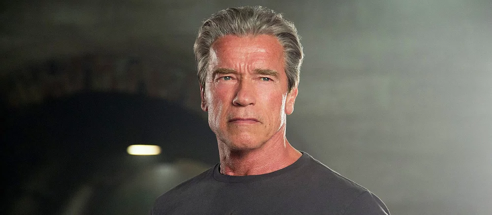 Арнольд Шварценеггер в доспехах и с молнией в руке — 74-летний актер показал себя в роли Зевса