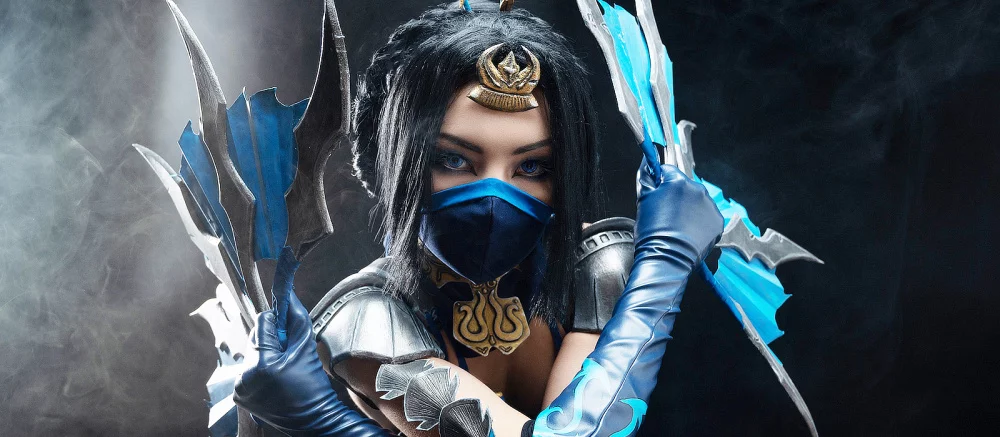 Девушка из Казахстана показала косплей Китаны из Mortal Kombat X