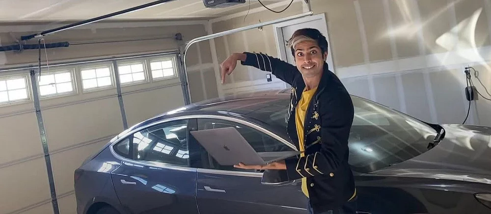 Энтузиаст майнит криптовалюту на электромобиле Tesla