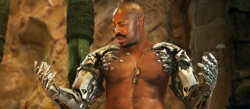 Реальный Джакс из «Мортала Комбата» показал, как качает мышцы и тренируется ко второй части. Милине это понравилось