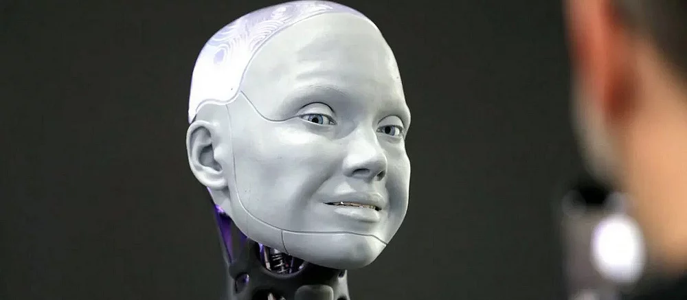 Того самого робота Ameca с очень реалистичной мимикой привезли на CES 2022. А ещё он умеет шутить