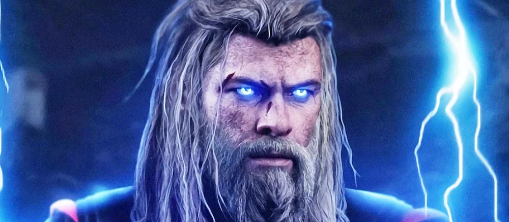 В сеть слили изображение, на котором можно увидеть Тора в новом костюме. Героя сделали похожим на Человека-ястреба