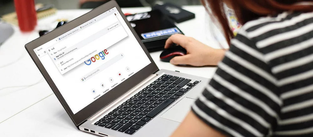 В Японии разработали устройство для прокрутки веб-страниц... ногой