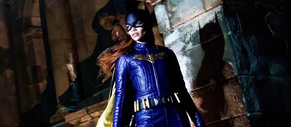 Вышло первое видео «Бэтгёрл», в котором показали главную супергероиню фильма. Режиссер вспомнил старый мем с Бэтменом