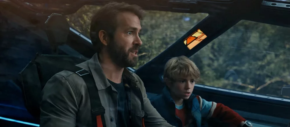 Райан Рейнольдс встречает 12-летнего себя в трейлере фильма «Проект Адам»