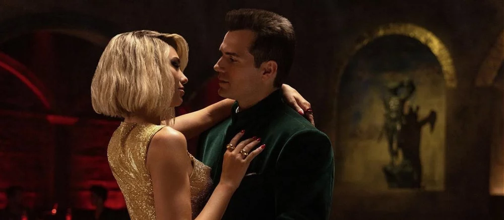 Интернет посмеялся над прической Генри Кавилла в боевике «Аргайл». Актера сравнили с Дуэйном Джонсоном и Загадочником