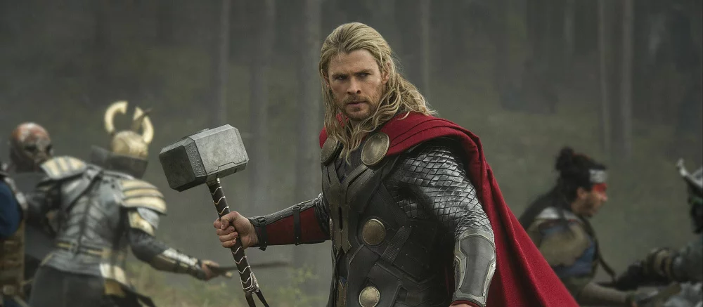 Крис Хемсворт выложил милое фото своих сыновей в костюмах Тора