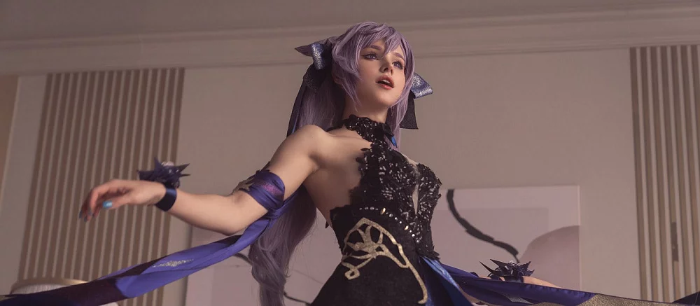 Нежный косплей Кэ Цин из Genshin Impact от очаровательной москвички Саши Холланд