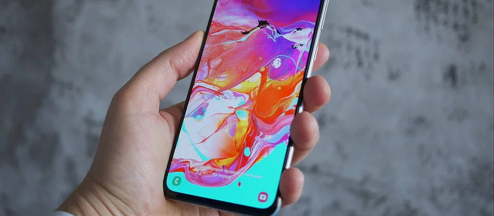 Роспотребнадзор рассказал, что деньги за смартфоны и часы, которые перестали работать после санкций, можно вернуть