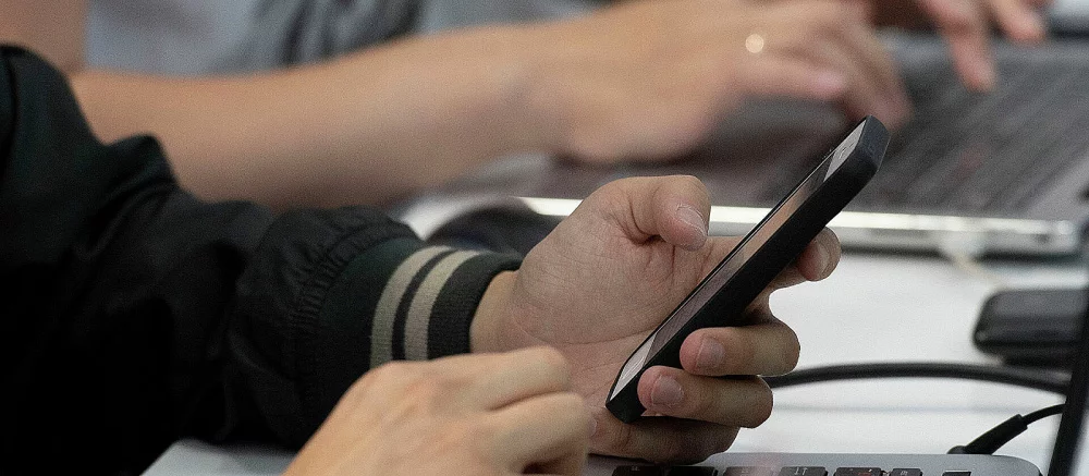 Российские операторы предупреждают о возможных перебоях связи уже летом. В Минцифры этого не боятся