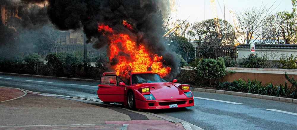 Финский стример взорвал автомобиль во время прямого эфира — видео