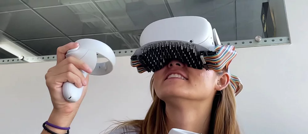 Инженеры добавили шлему Oculus Quest 2 устройства для поцелуев в виртуальной реальности