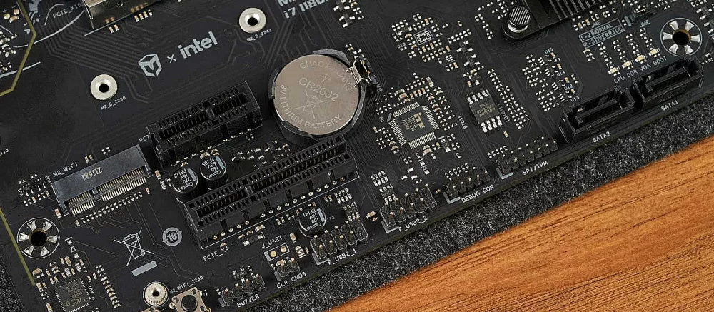 Китайцы готовят крайне странную материнскую плату — мобильный процессор, десктопная ОЗУ и место под видеокарту