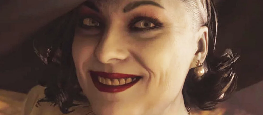 Реальная леди Димитреску вновь влюбила в себя фанатов, показав сексуальное фото в колготках