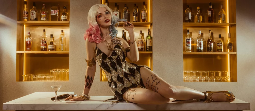 Девушка из России показала соблазнительный косплей Харли Квинн