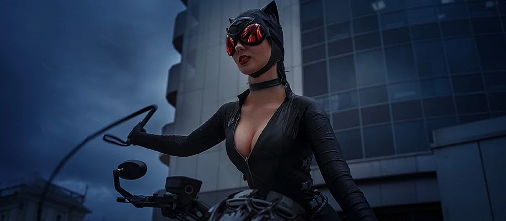 Самый горячий косплей на женщину-кошку в кожаных костюмах и нижнем белье