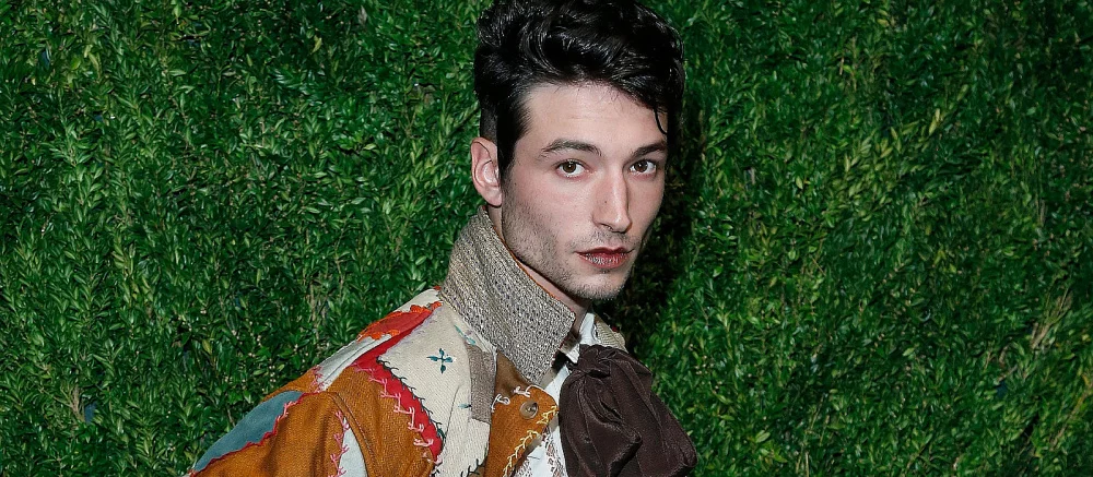 СМИ: звезду «Флэша» Эзру Миллера могут убрать из киновселенной DC после скандальной драки