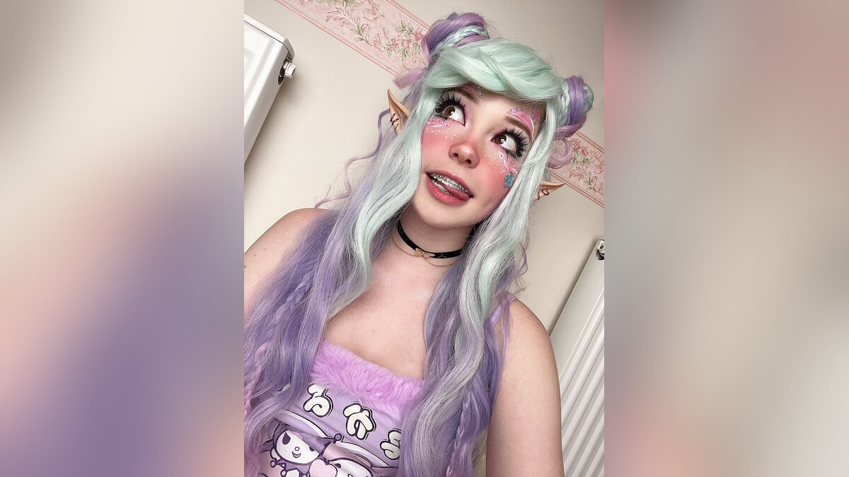 Звезда интернета и порно Belle Delphine снова вернулась в соцсети! А заодно  показала увеличенную грудь