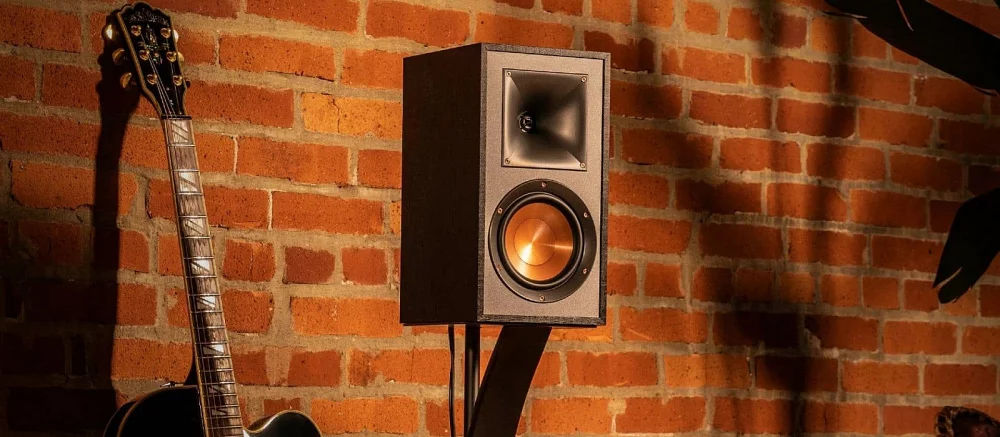 Ученые показали сверхтонкий динамик толщиной с бумагу. В ролике он играет We Are the Champions