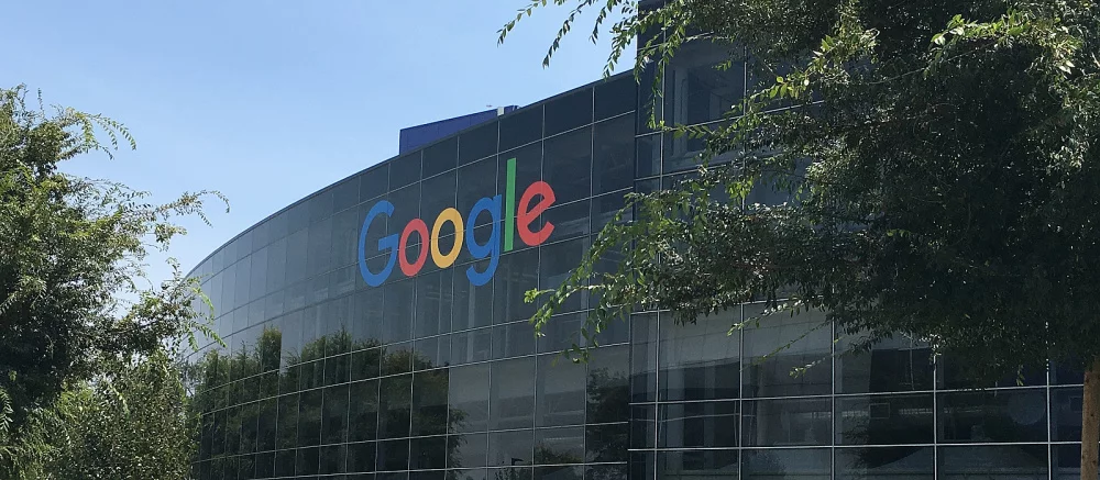 «Яндекс» и Mail.ru теперь маркируют ресурсы Google, как нарушающие законодательство РФ