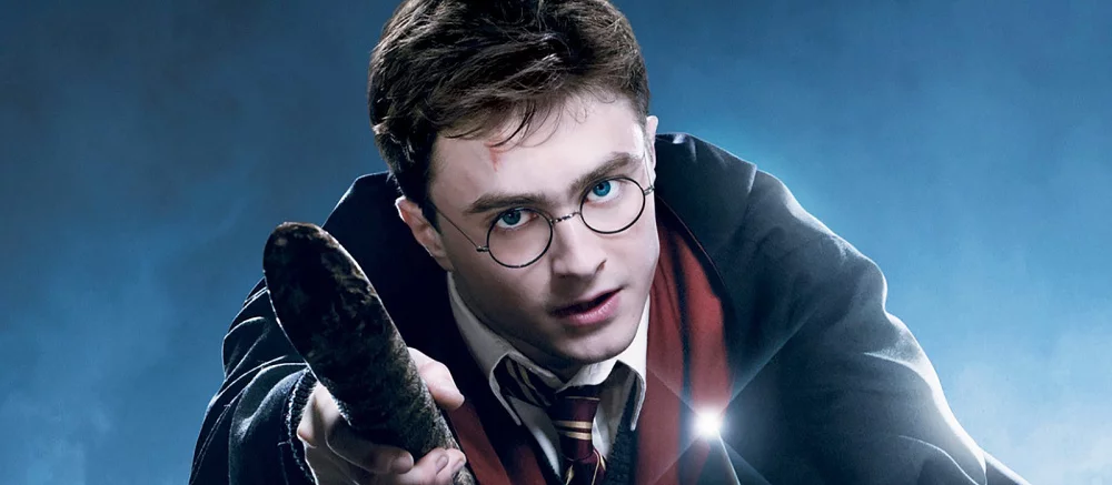 Игрок превратил Elden Ring в симулятор «Гарри Поттера» с волшебной палочкой и метлой Нимбус-2000 — видео