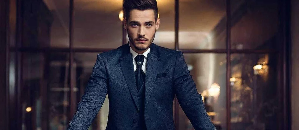 Японцы представили дипфейк-приложение, которое одевает и причёсывает пользователя