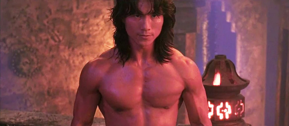 Фанат круто воссоздал сразу три версии Лю Кана из первых частей Mortal Kombat. Но Эд Бун пока еще не успел впечатлиться