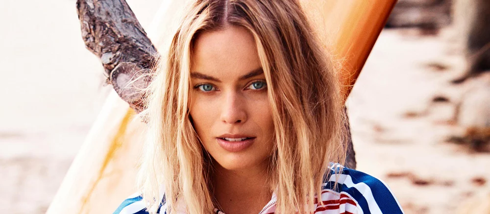 Они там точно фильм про Барби снимают? В новом видео показали, как Марго Робби шлепают по попе, а Райан Гослинг визжит от этого