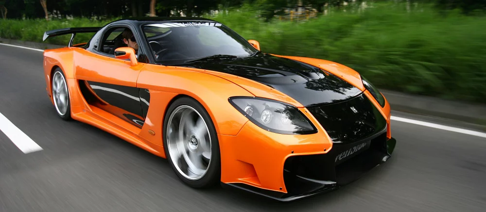 Разница в 16 лет: звезда «Форсажа» воссоздал кадр из «Токийского дрифта», сделав фото со старой машиной