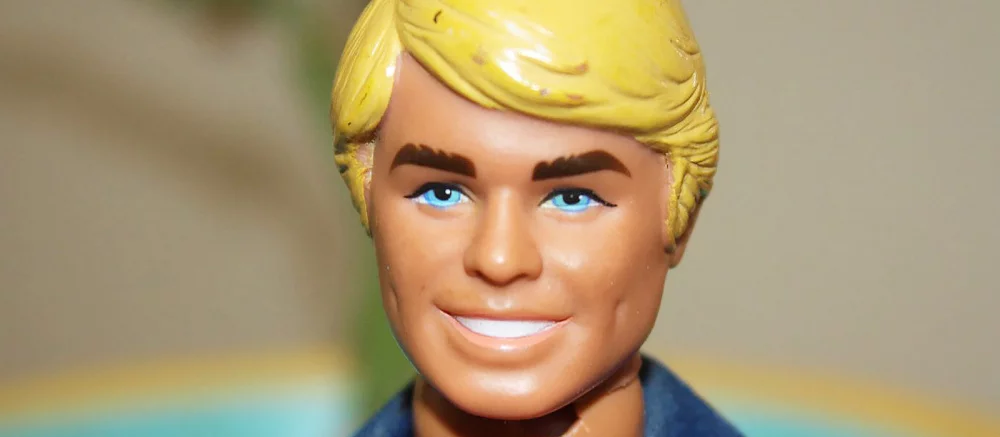 Warner Bros. показала, как в фильме «Барби» будет выглядеть Кен в исполнении Райана Гослинга — фото