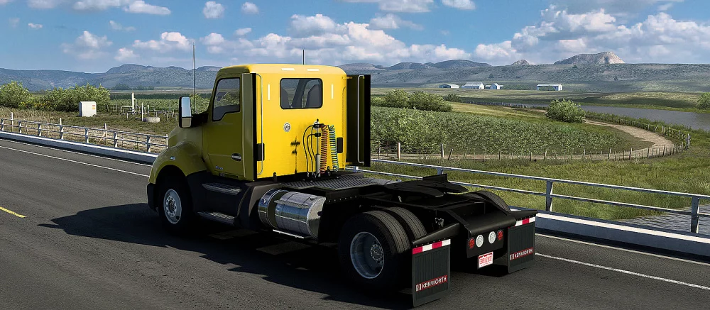 Фанат построил кабину грузовика в своей комнате, чтобы играть в American Truck Simulator