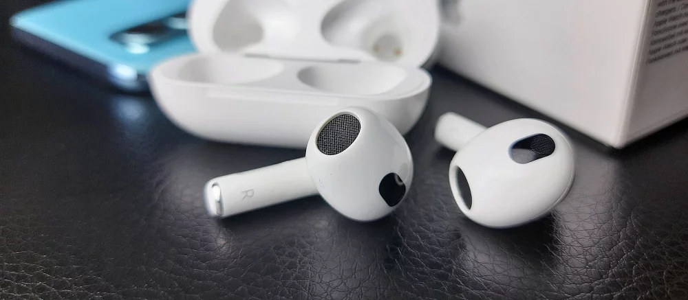 Инженер переделал наушники AirPods и добавил в них порт USB-C