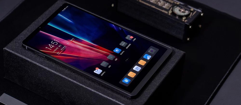 Lenovo представила игровой планшет, который меняет цвет