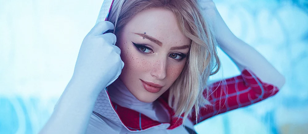 Отличный косплей на Спайдер-Гвен от красоток из России