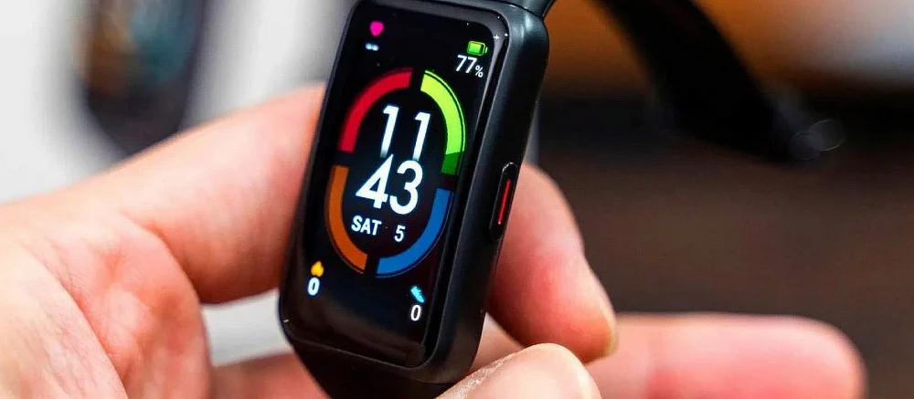 Представлен фитнес-треккер Xiaomi Band 7 Pro, который похож на умные часы