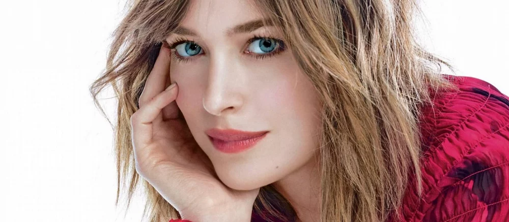 В сети появились фото со съёмок спин-оффа «Человека-паука». На них показали звезду эротического фильма