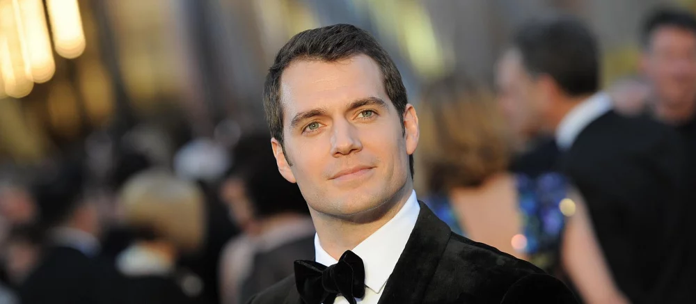 Генри Кавилл показал апгрейд для своего игрового ПК. У актера случилась поломка