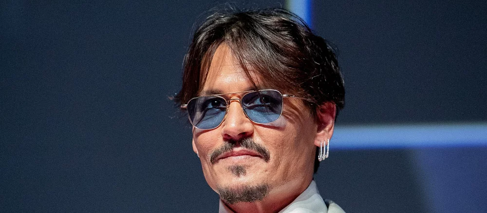 «Мне нужна была работа»: Джонни Депп неожиданно появился в образе космонавта на MTV VMA 2022