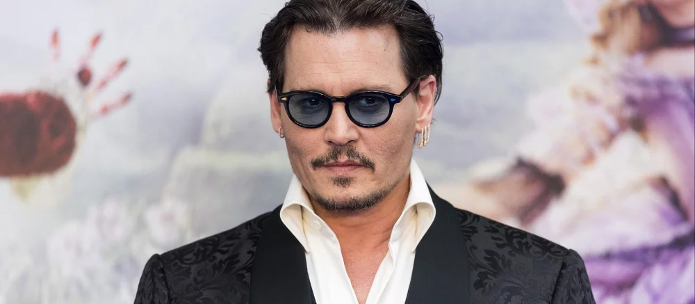 Первое фото Джонни Деппа в образе короля Людовика XV — актер возвращается в кино после суда с Эмбер Херд