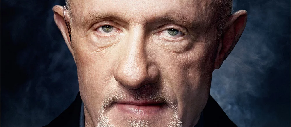 Sony внезапно показала, как может выглядеть Кратос с внешностью Майка из сериала «Во все тяжкие». У персонажей есть много общего