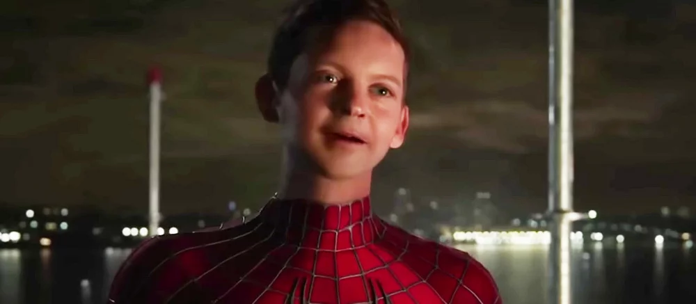Тоби Магуайра в «Человеке-пауке: Нет пути домой» превратили в школьника с писклявым голосом. Теперь фильм стал намного смешнее