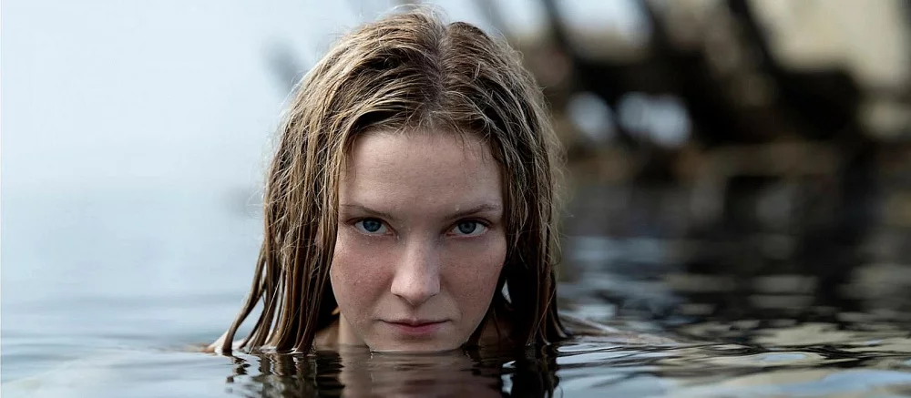 В сеть слили коротенький фрагмент из сериала «Властелин колец: Кольца власти». Там показали Галадриэль с мечом