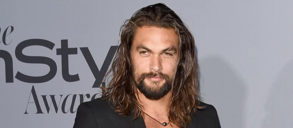 Джейсон Момоа внезапно сбрил свои длинные волосы и объяснил причину. На это отреагировали Дракс и тетя Мэй из Marvel