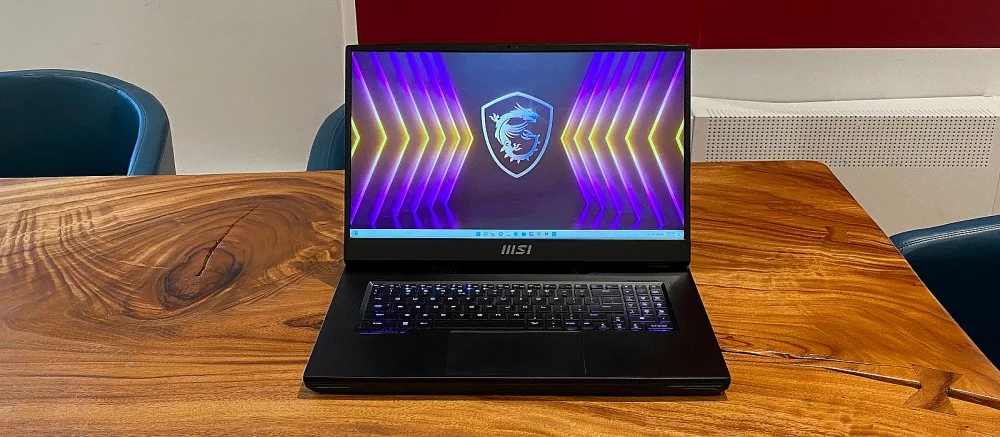 В DNS в продажу вышел топовый игровой ноутбук MSI Titan GT77. Цена составляет 324 тысячи рублей