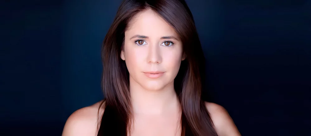 В сети уже узнали, кто озвучит женскую героиню GTA 6. На фото она засветила свою попу