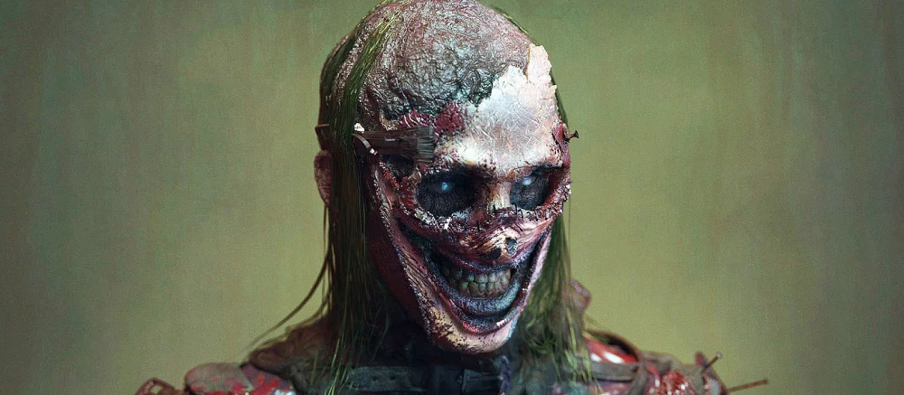 «Он одновременно жуткий и мерзкий» — показана хоррор-версия Джокера, который отрезал Бэтмену голову и носит маску из черепа