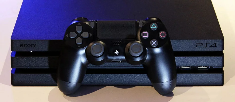 Реддитор показал, что будет с PS4, если курить возле неё